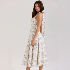 Chic Backless White and Blue Dress